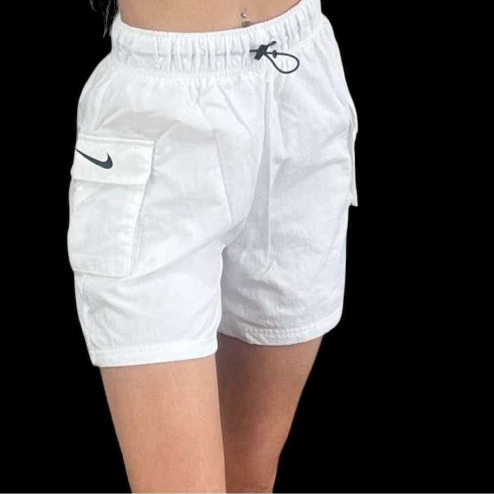New Nike Woven High-Rise Shorts🩳 white size small